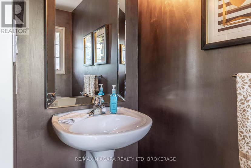 8625 Upper Canada Drive — photo 12 of 29