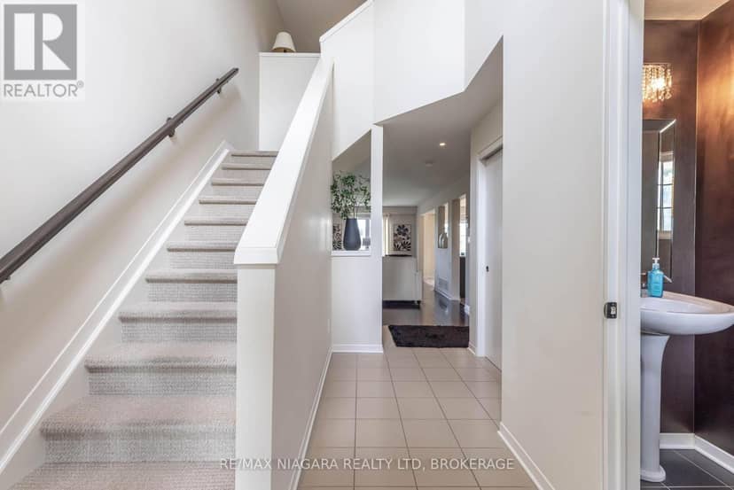 8625 Upper Canada Drive — photo 14 of 29