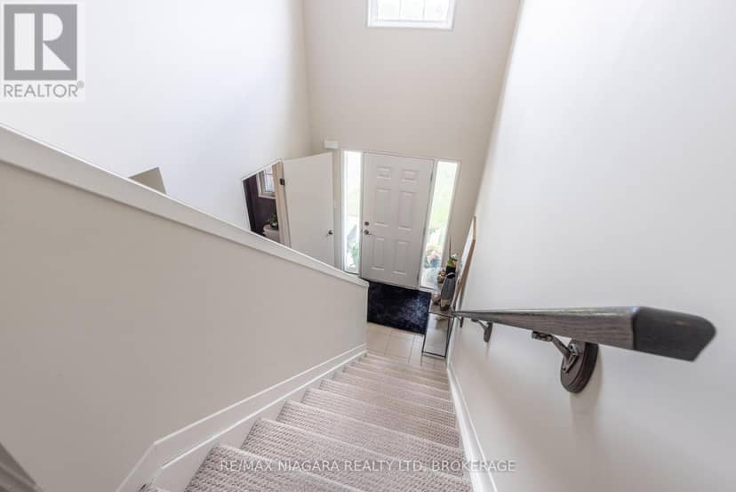 8625 Upper Canada Drive — photo 15 of 29