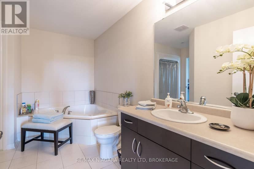 8625 Upper Canada Drive — photo 18 of 29