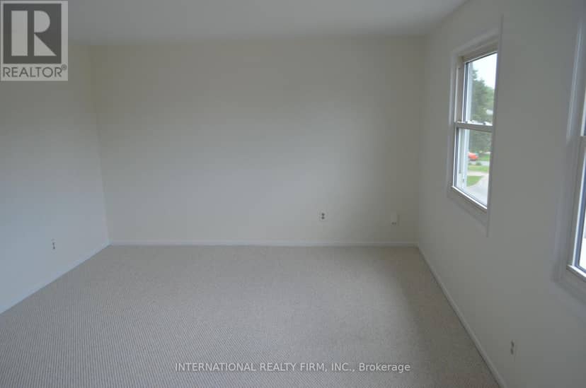 53 Peacock Boulevard — photo 11 of 15