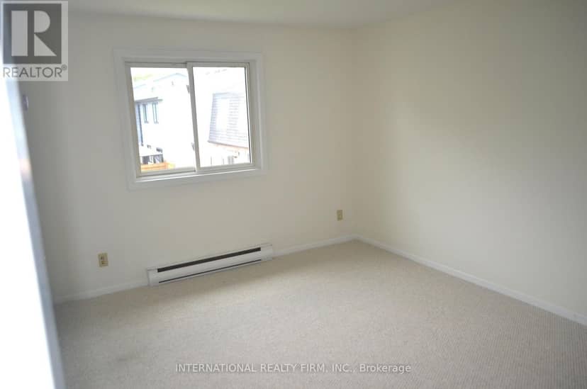 53 Peacock Boulevard — photo 8 of 15