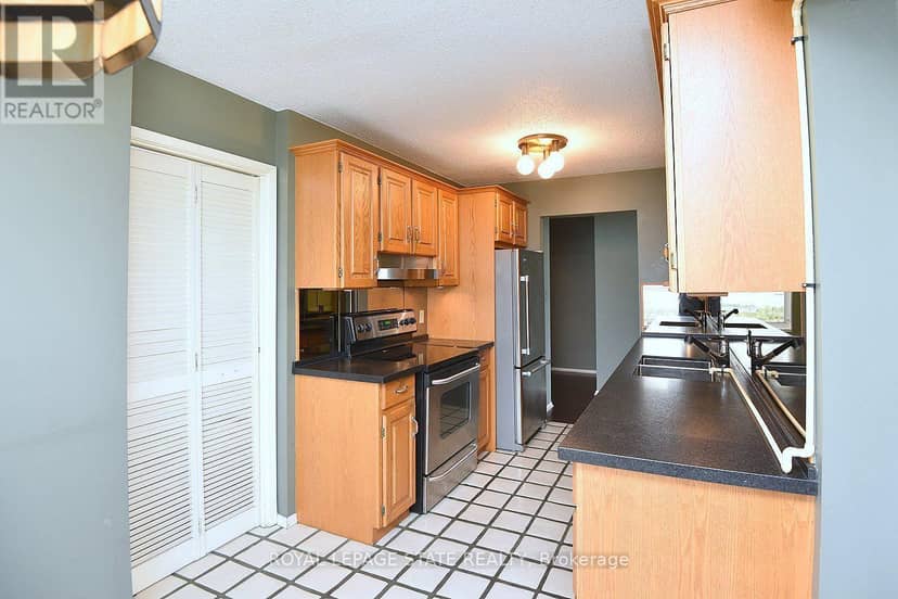 2007 - 75 Queen Street N — photo 16 of 40