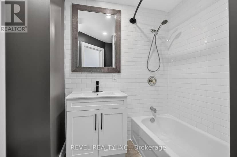 30 Ray Street N — photo 17 of 23