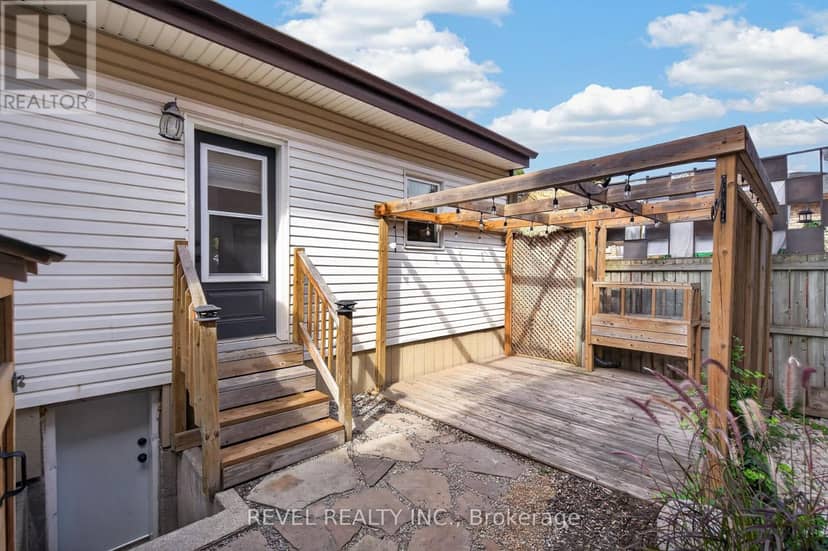 30 Ray Street N — photo 18 of 23