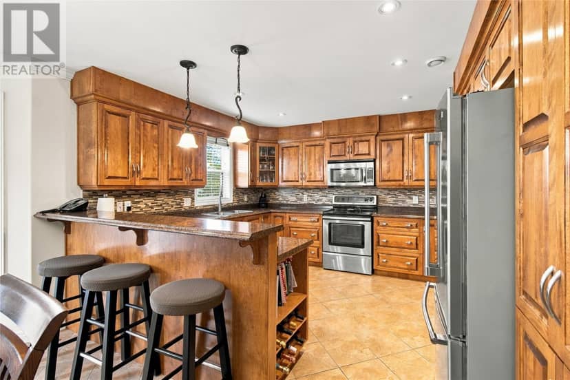 23 Hollyberry Drive — photo 13 of 40