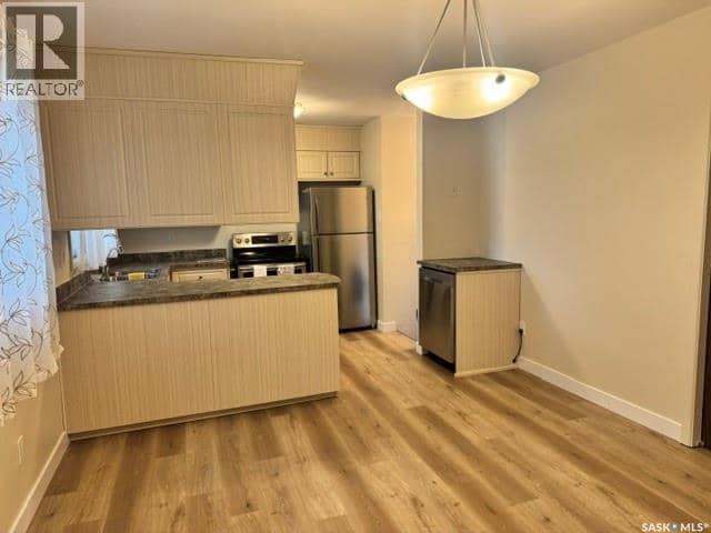 147 Woodward AVENUE — photo 9 of 40