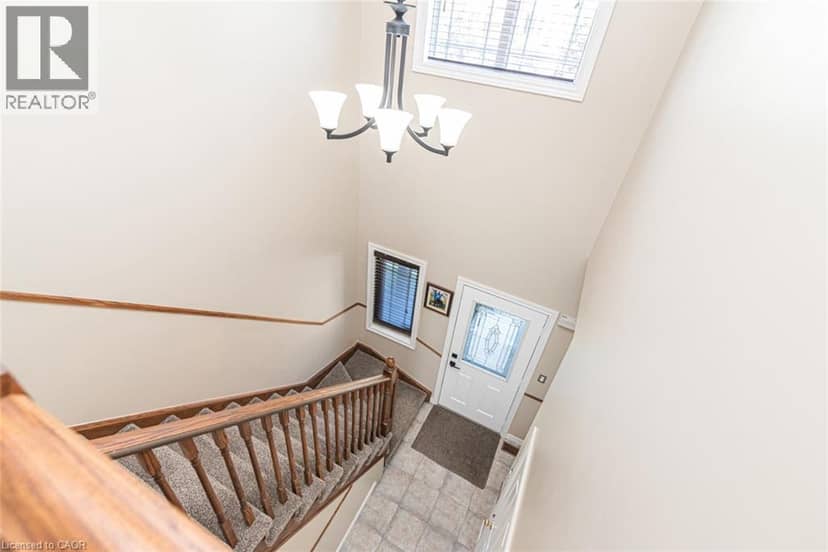 102 WILLOW Lane, Grimsby, photo 5