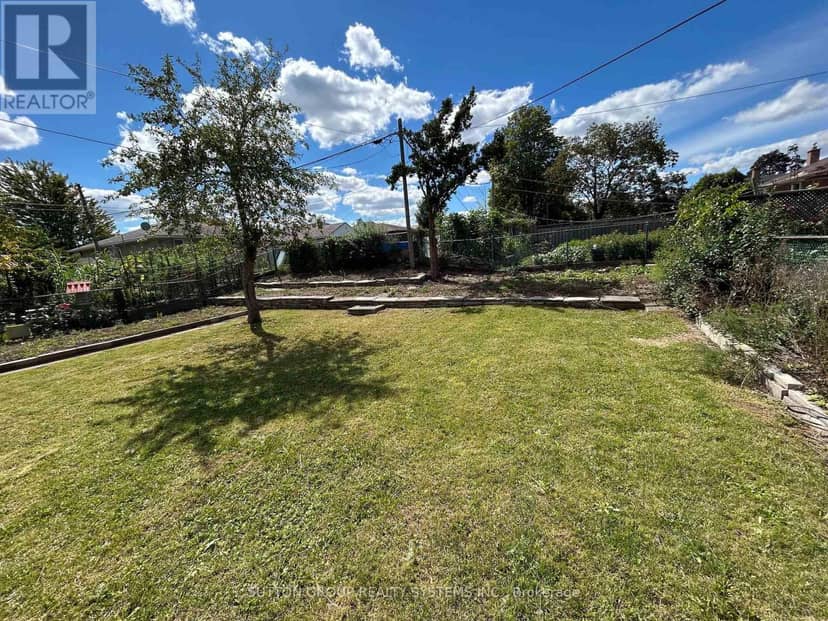 20 Taysham Crescent — photo 25 of 28