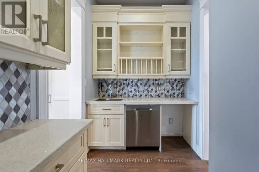 10 Sunray Crescent — photo 7 of 30