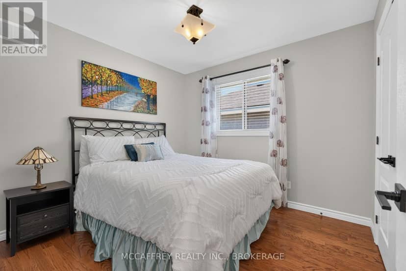 9 Hartwood Crescent — photo 25 of 40