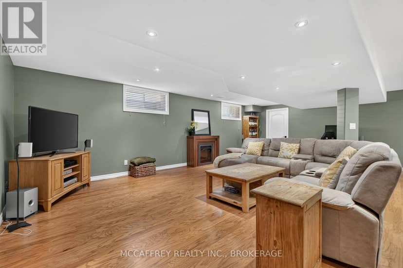 9 Hartwood Crescent — photo 37 of 40
