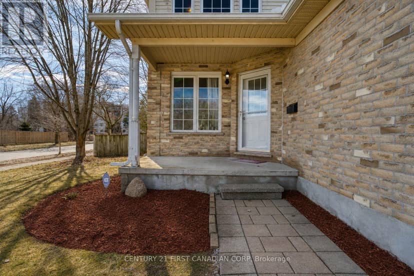 89 McTaggart Court — photo 3 of 40