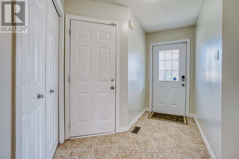 89 McTaggart Court — photo 4 of 40