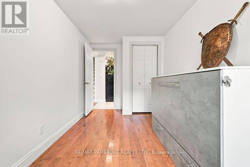 397 Trafalgar Road — photo 11 of 40
