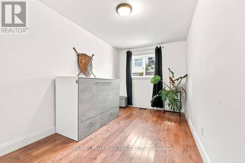 397 Trafalgar Road — photo 9 of 40