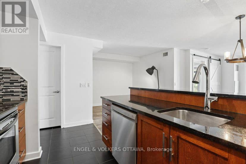 408 - 138 Somerset Street W — photo 16 of 24