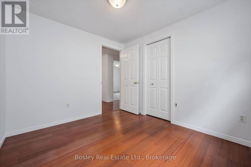 4 Hayward Crescent — photo 22 of 40