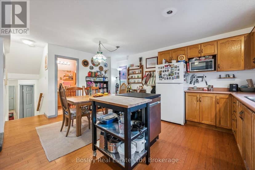 4 Hayward Crescent — photo 32 of 40