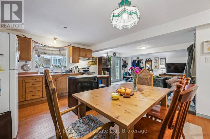 4 Hayward Crescent — photo 36 of 40
