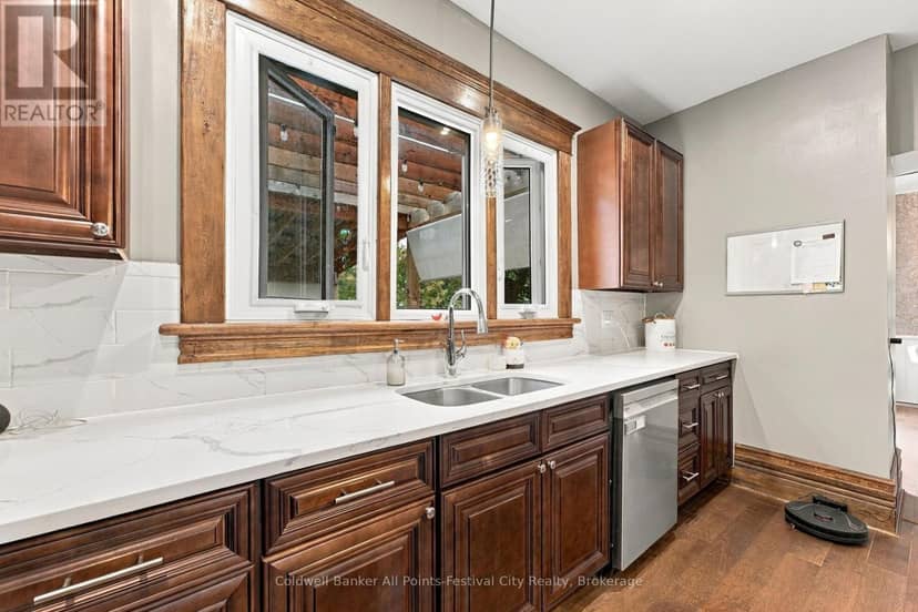 86 Toronto Street — photo 10 of 40