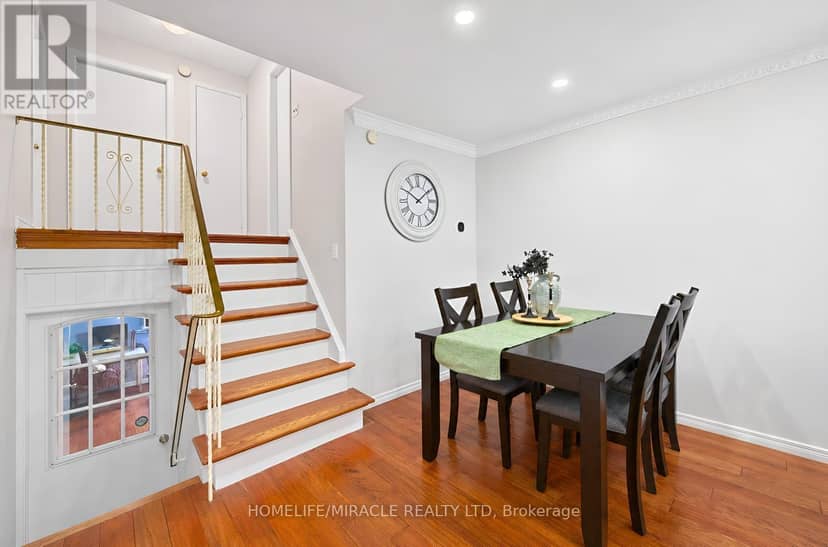 54 Sunderland Crescent — photo 15 of 40