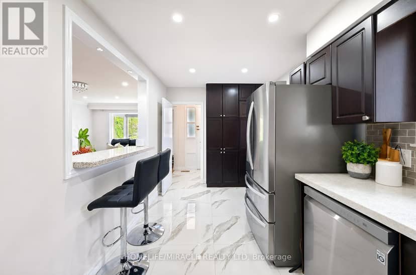 54 Sunderland Crescent — photo 19 of 40