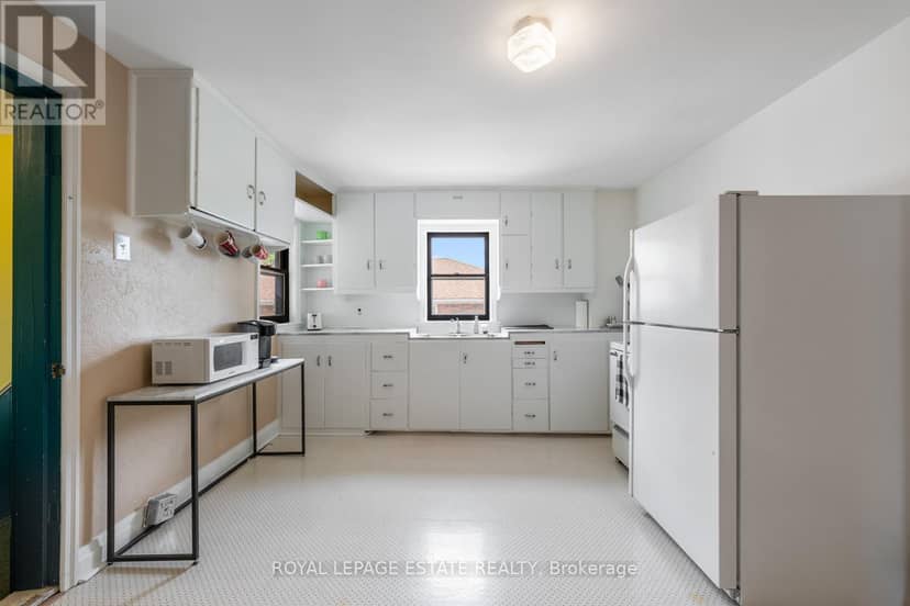 601 Pharmacy Avenue, Toronto, photo 8