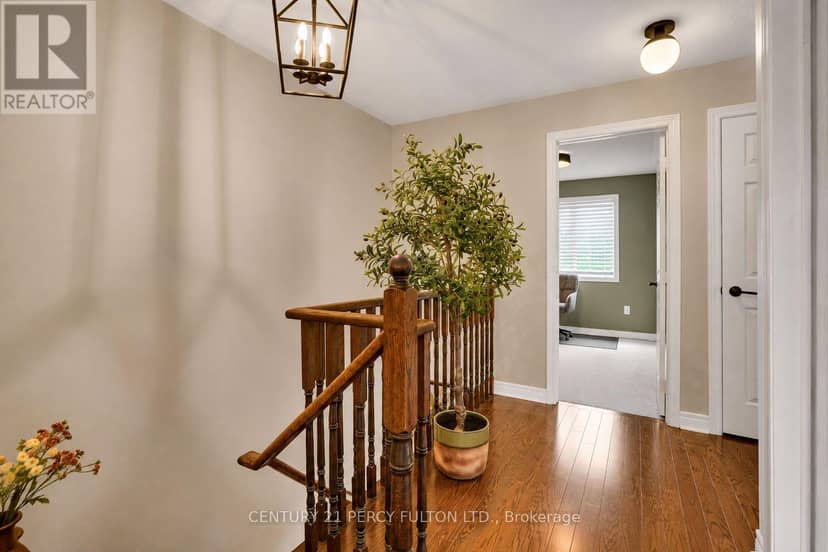 19 Pearcey Crescent — photo 17 of 33