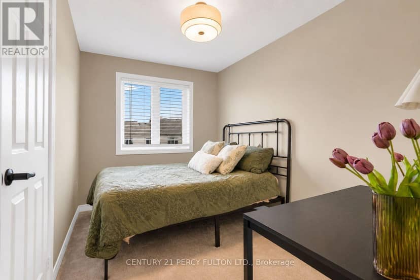 19 Pearcey Crescent — photo 20 of 33