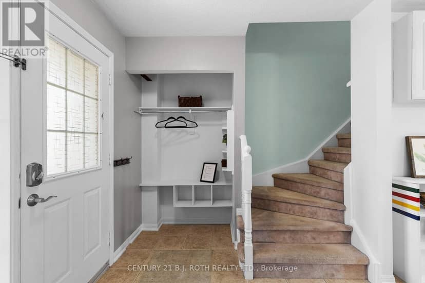 22 Ridwell Street, Barrie, photo 2