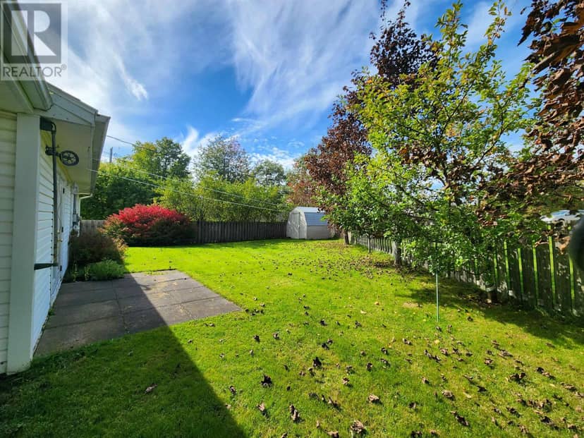 549 ROBERT CLEMENTS Drive — photo 10 of 38
