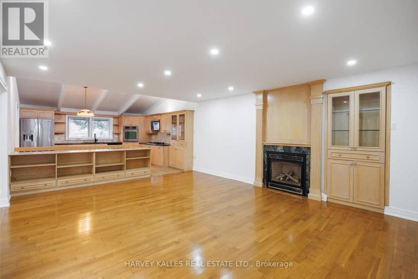 19 Blair Athol Crescent — photo 17 of 40