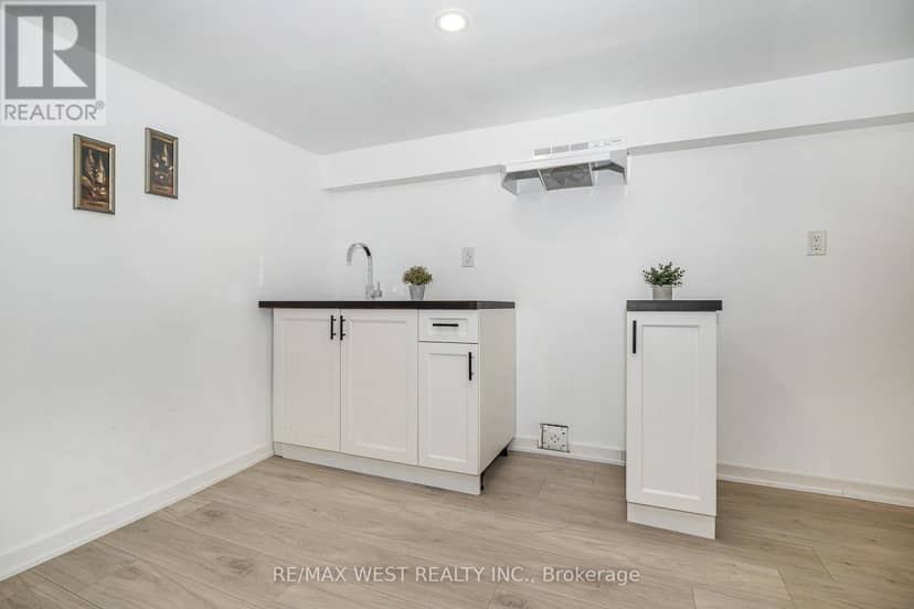 83 Scott Road — photo 15 of 22