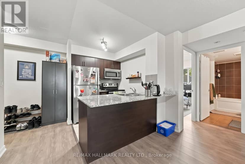 1408 - 1420 Dupont Street — photo 13 of 34