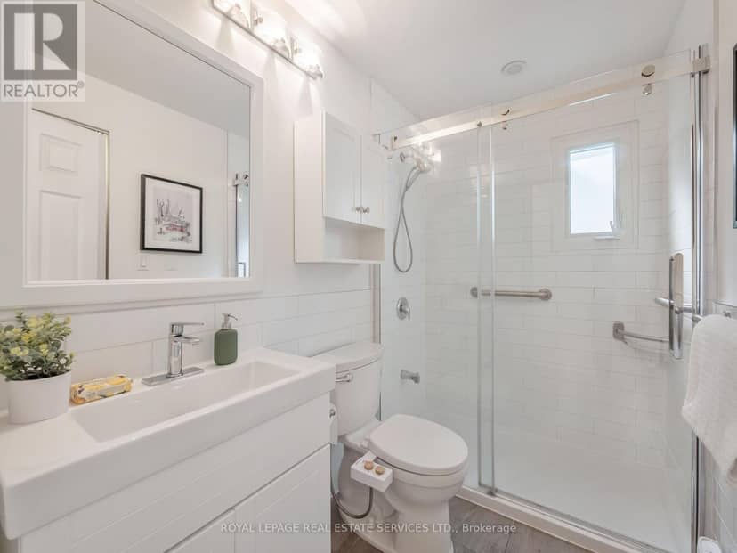 346 Indian Road Crescent — photo 18 of 40