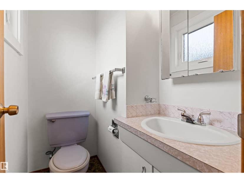 7211 140 AV NW — photo 26 of 40