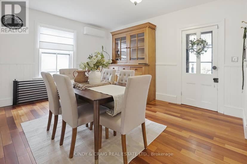 443 Victoria Street — photo 6 of 21