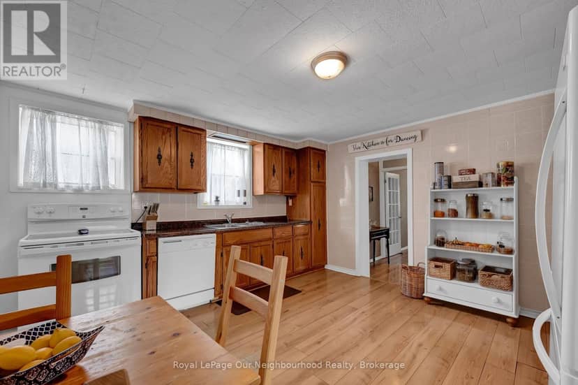 66 Wellington Street — photo 18 of 40