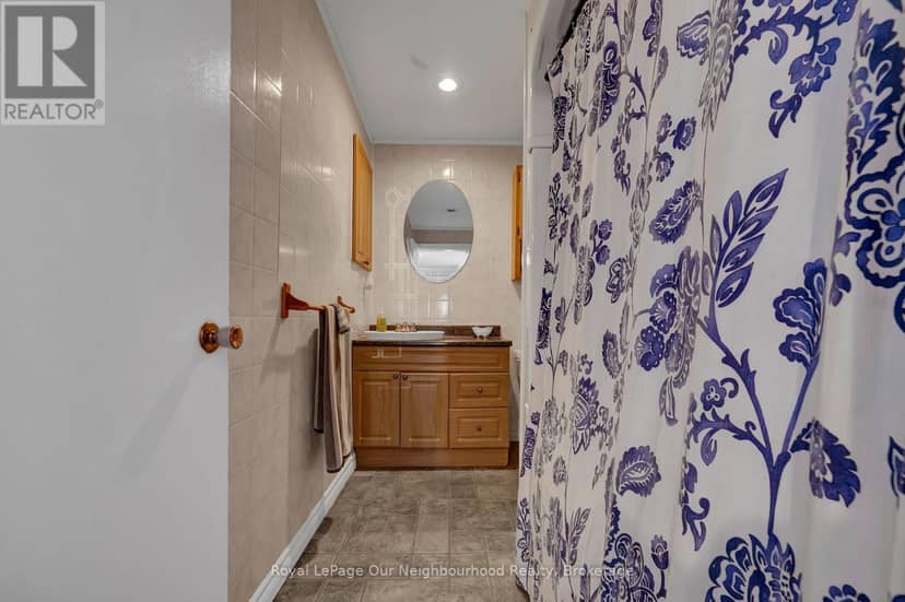 66 Wellington Street — photo 21 of 40