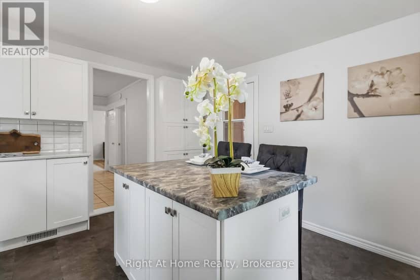 127 Montrave Avenue — photo 12 of 31