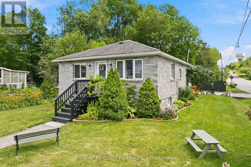 1 Maple Grove Street, Whitchurch-Stouffville, photo 2