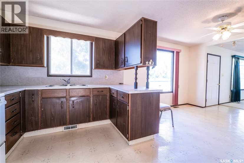 219 Railway AVENUE W, Blaine Lake, photo 3