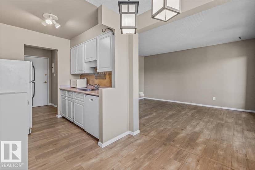 #301 11465 41 AV NW — photo 11 of 35