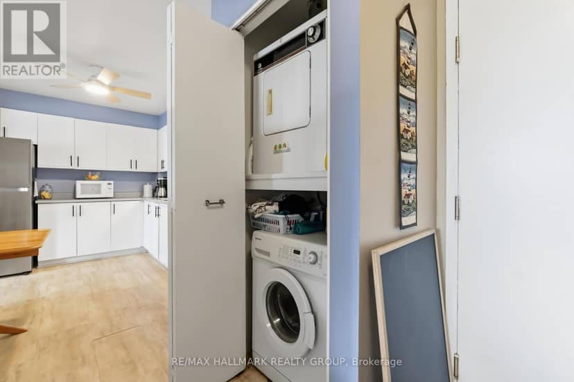 400 - 218 Viewmount Drive — photo 13 of 17
