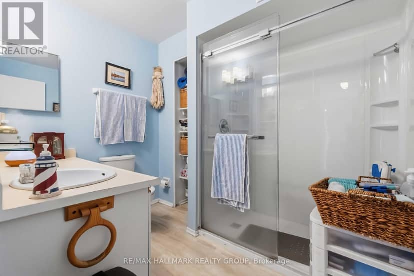 400 - 218 Viewmount Drive — photo 16 of 17