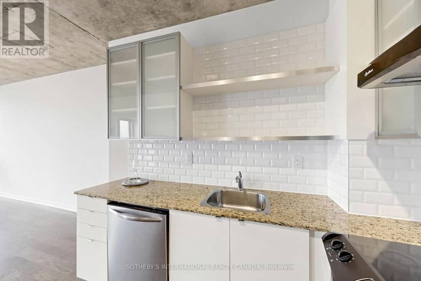 2207 - 33 Lombard Street — photo 13 of 40