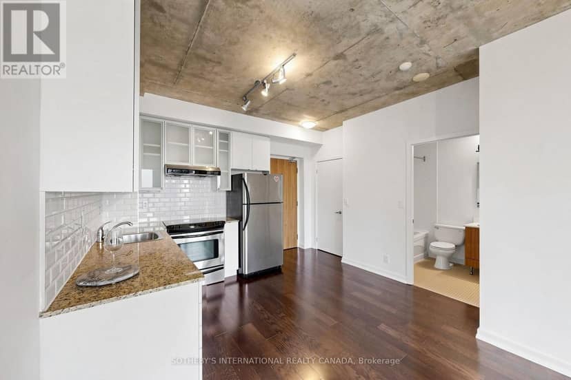 2207 - 33 Lombard Street — photo 15 of 40
