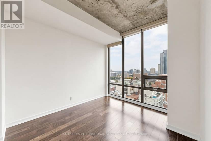 2207 - 33 Lombard Street — photo 17 of 40