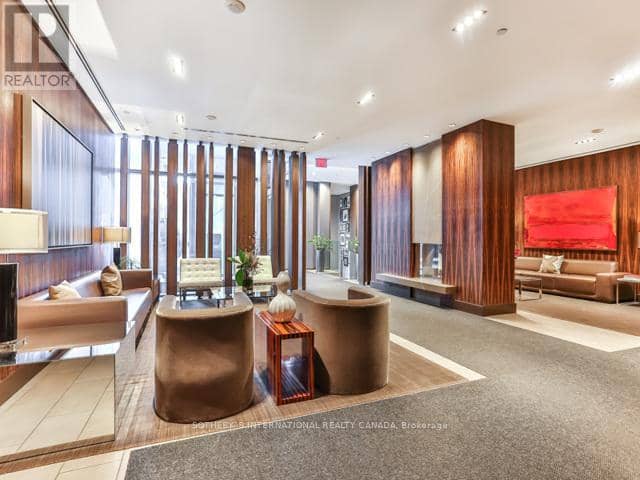 2207 - 33 Lombard Street — photo 32 of 40